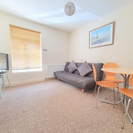 Bassett Flat With 2 Bedrooms And Superfast Wi-Fi سيتينغبورن المظهر الخارجي الصورة